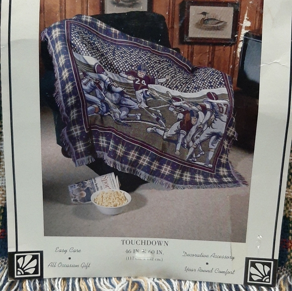 Football Touchdown 46"×60" Triple Layer Woven Jacquard Throw Blanket NEW - Picture 4 of 6